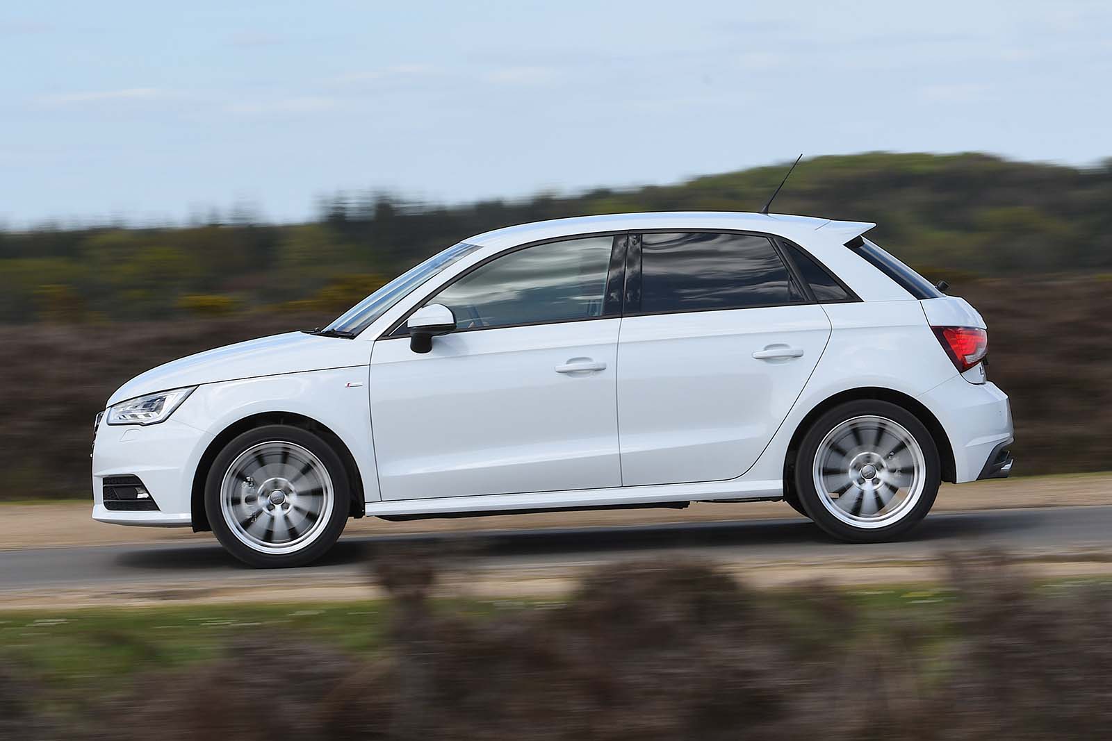 Audi A1 side tracking