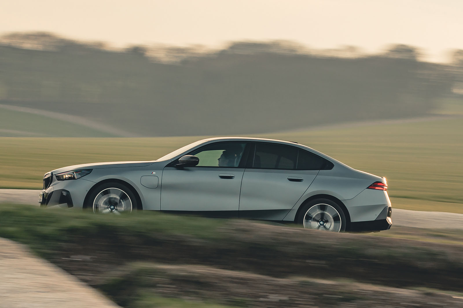 bmw 530e review 2024 02 panning