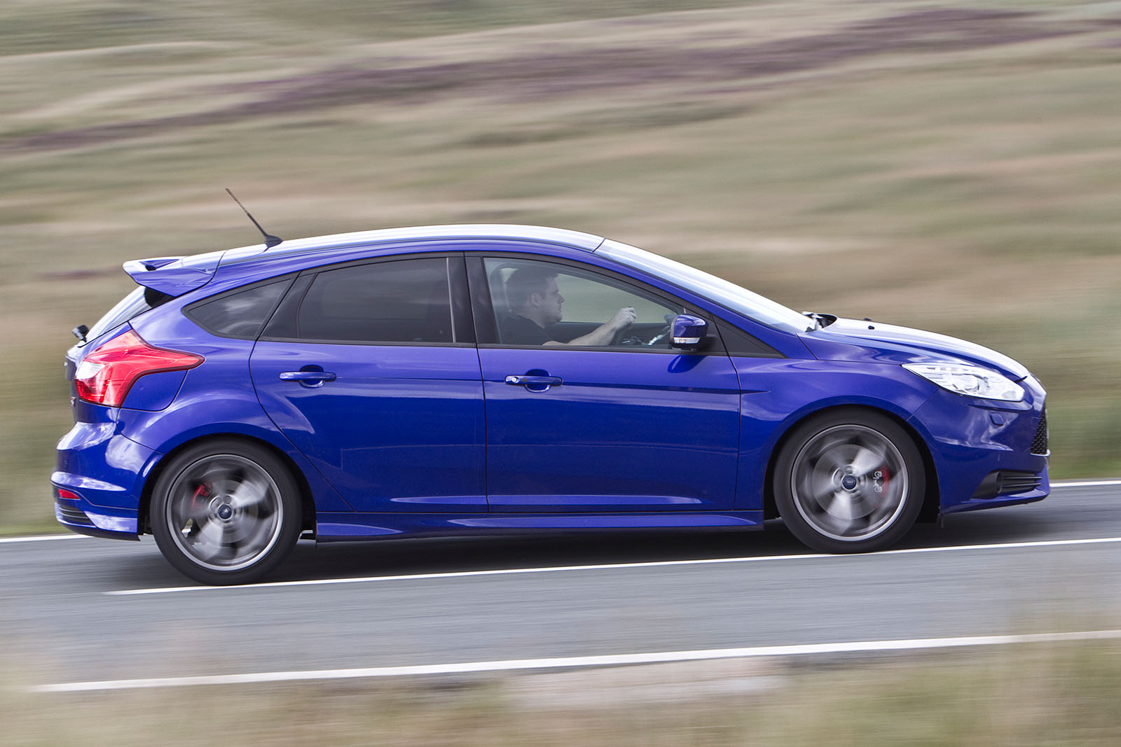 Ford Focus ST side