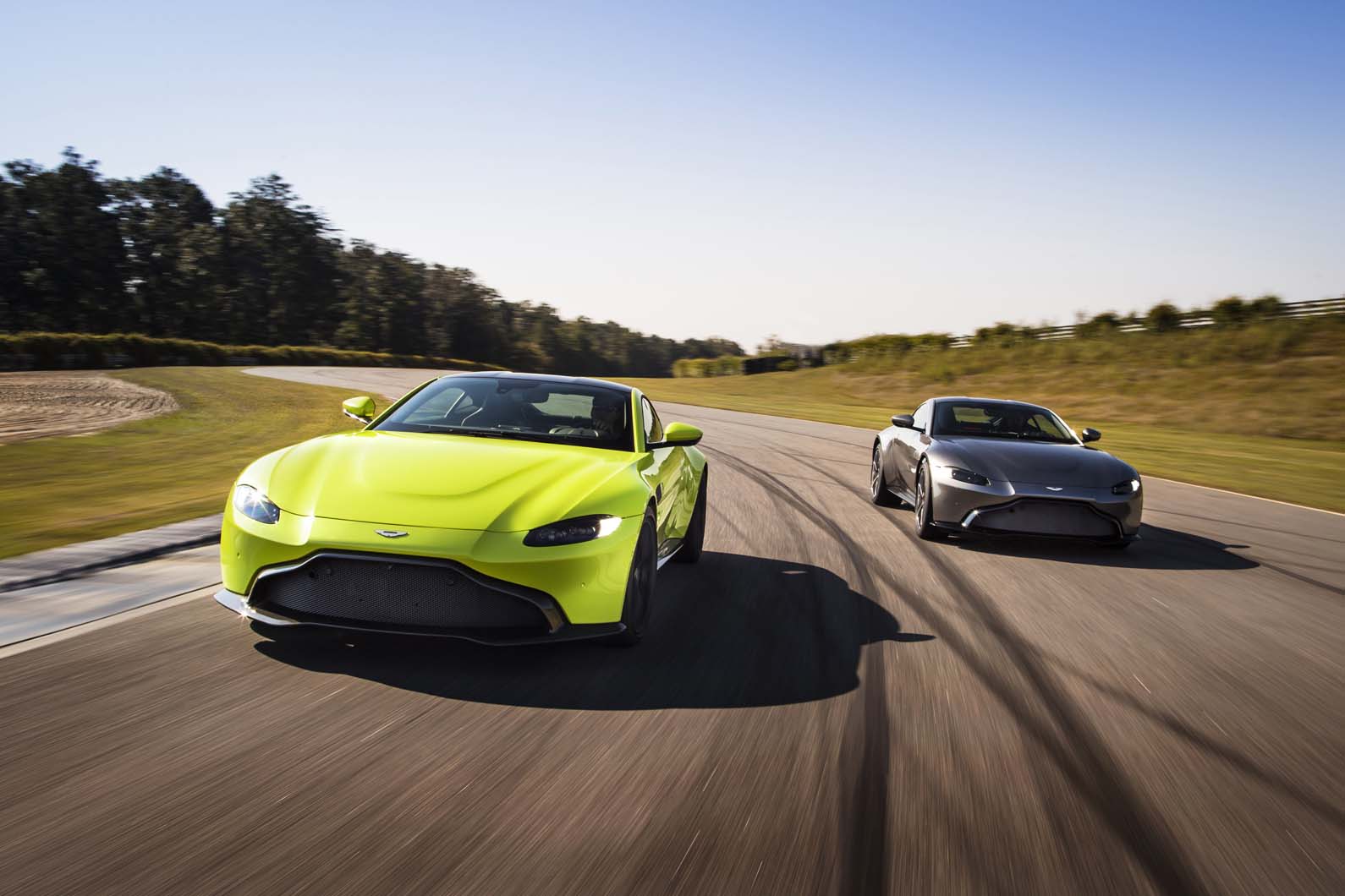 Aston martin vantage tungsten silver lime essence 03