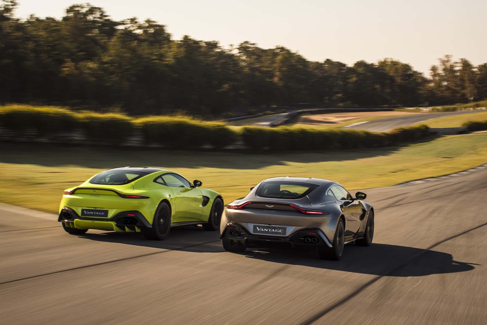 Aston martin vantage tungsten silver lime essence 04