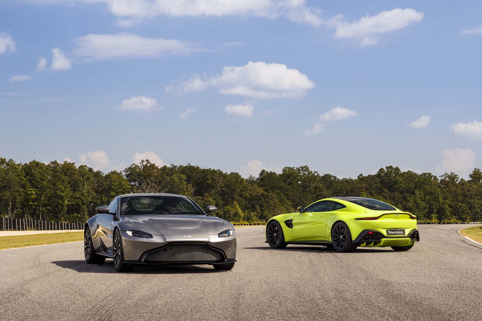 Aston martin vantage tungsten silver lime essence 05