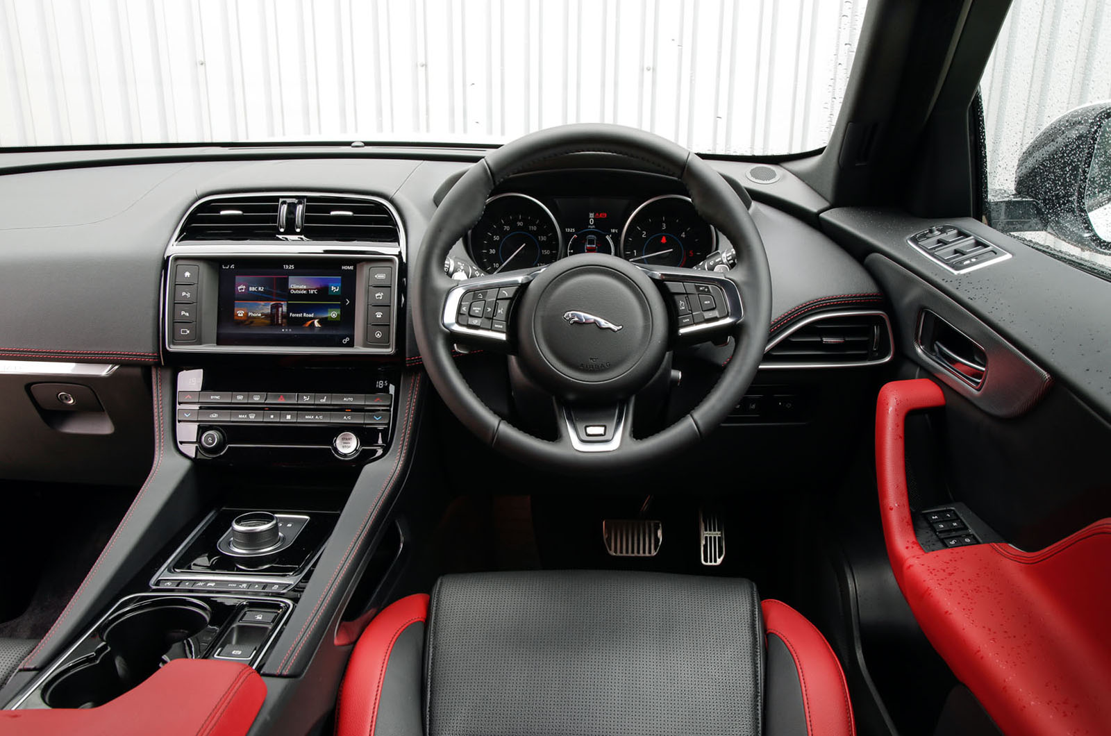 F pace vs macan 259 0