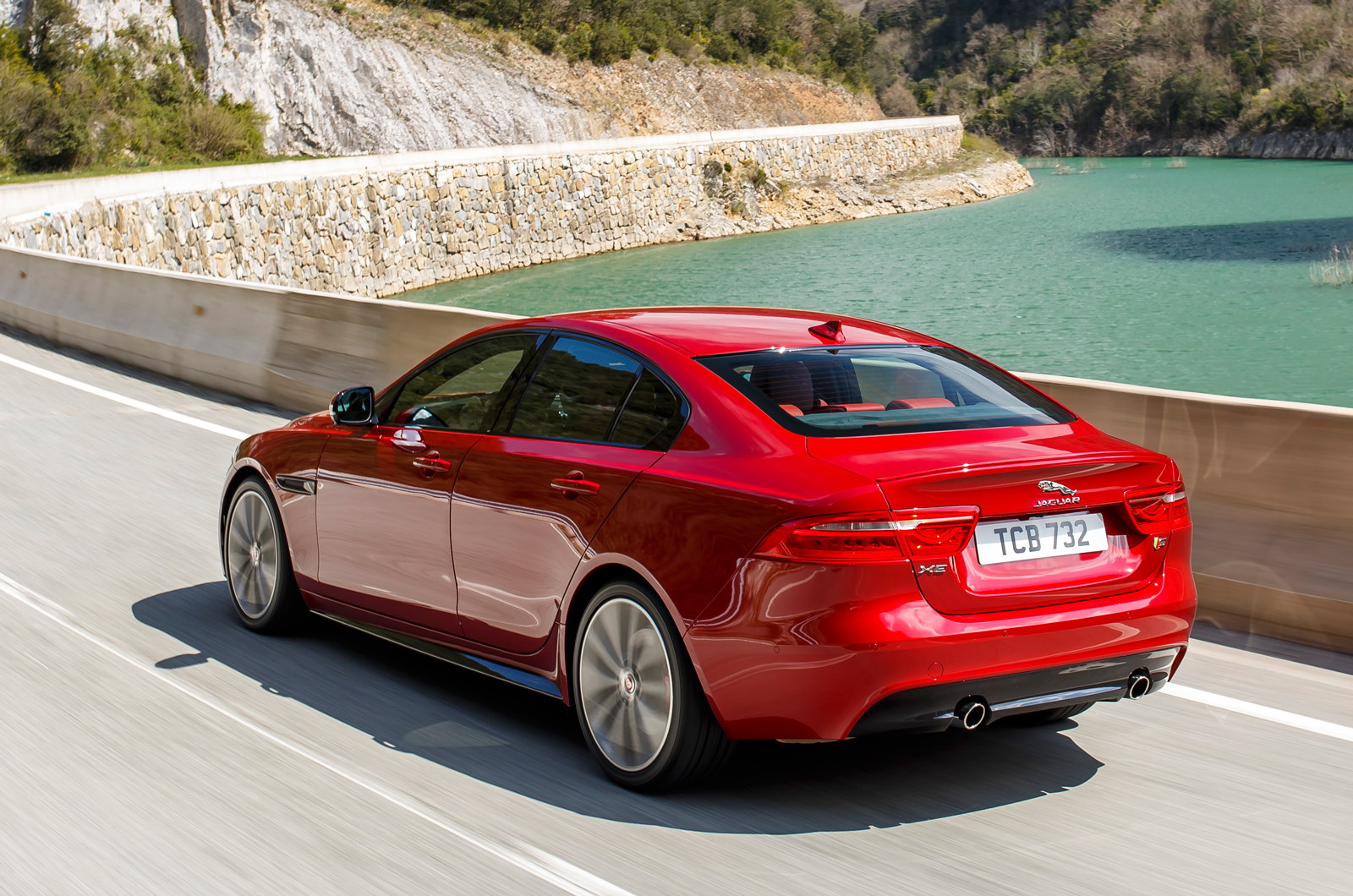 Jag xe v6s image 150217 025