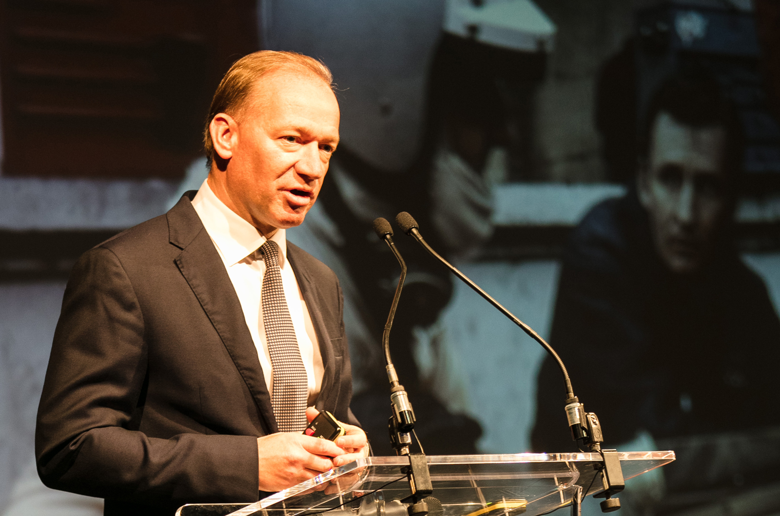 Large 8558 mclarenautomotivemotrosportpressconferencemikeflewittchiefexecutiveofficer1711210168