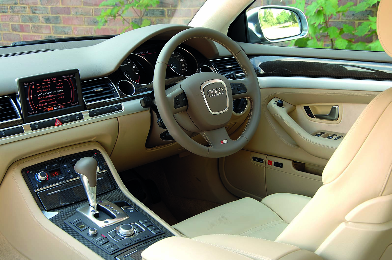 Nov06 audis8 fcab w