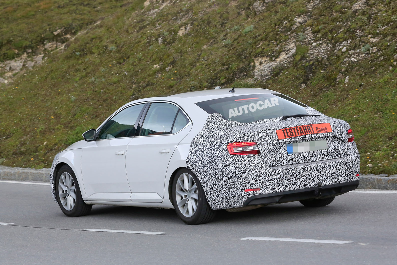 Skoda superb facelift 006