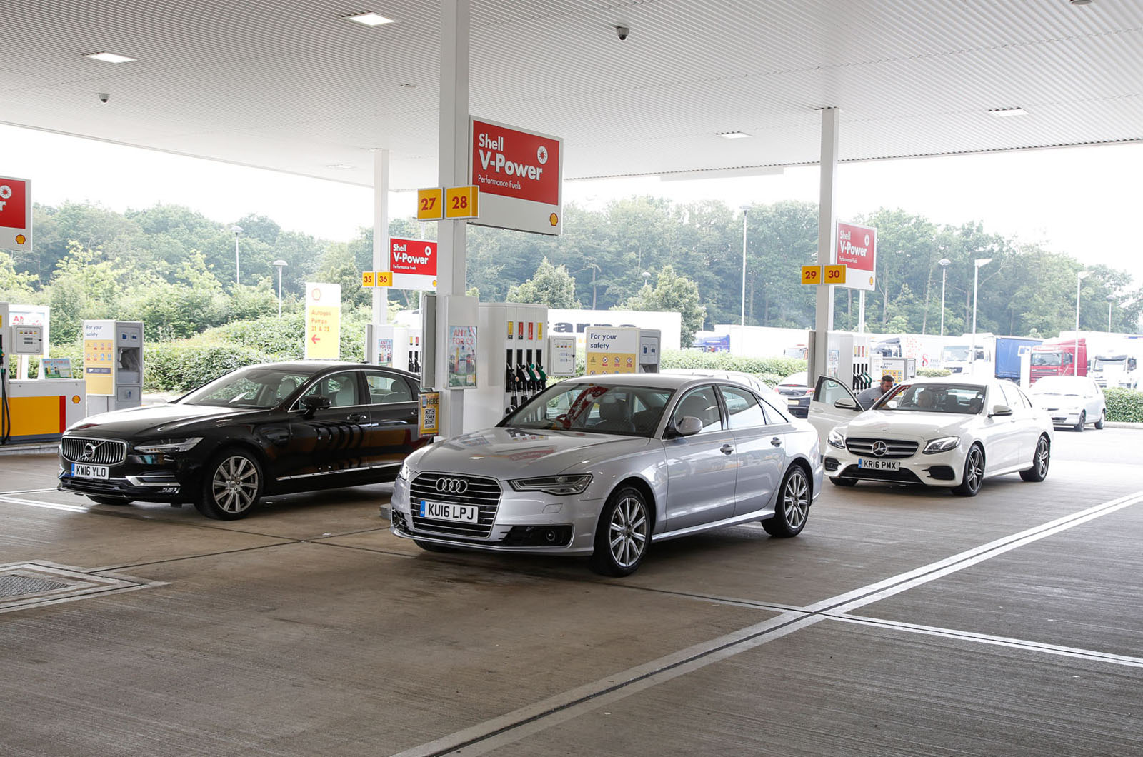 Volvo s90 motorway group test 049