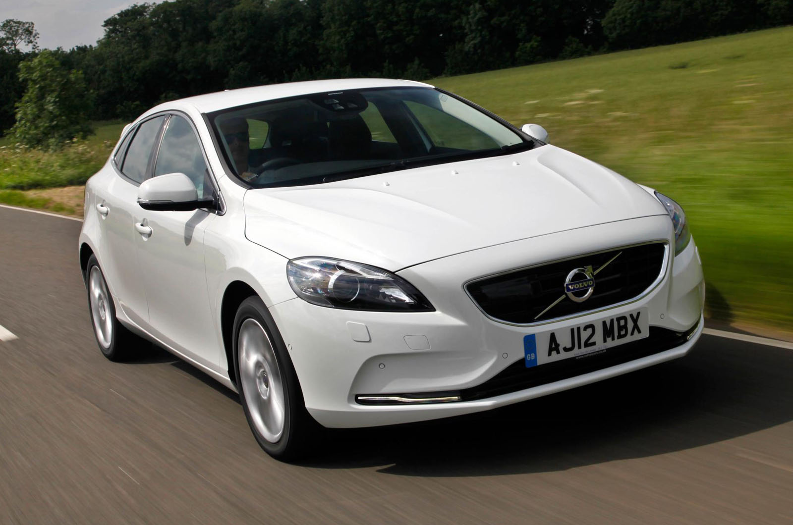 Volvo v40 awarded safest used family car 01