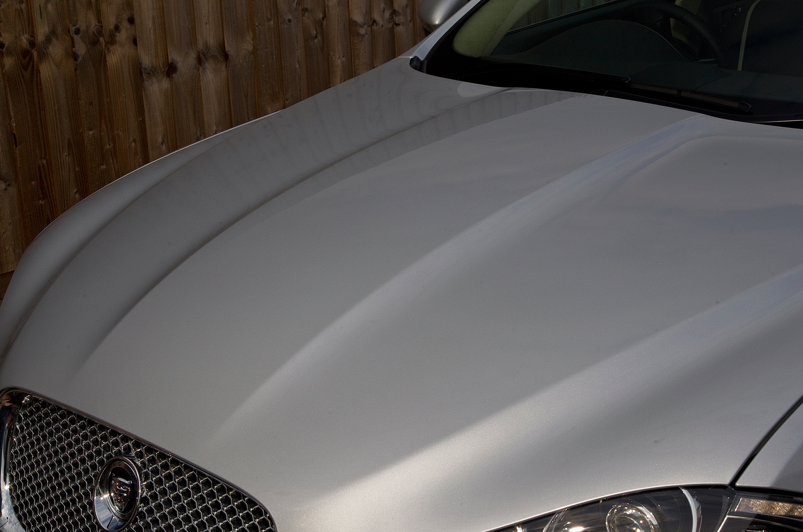 Jaguar XF bonnet curves
