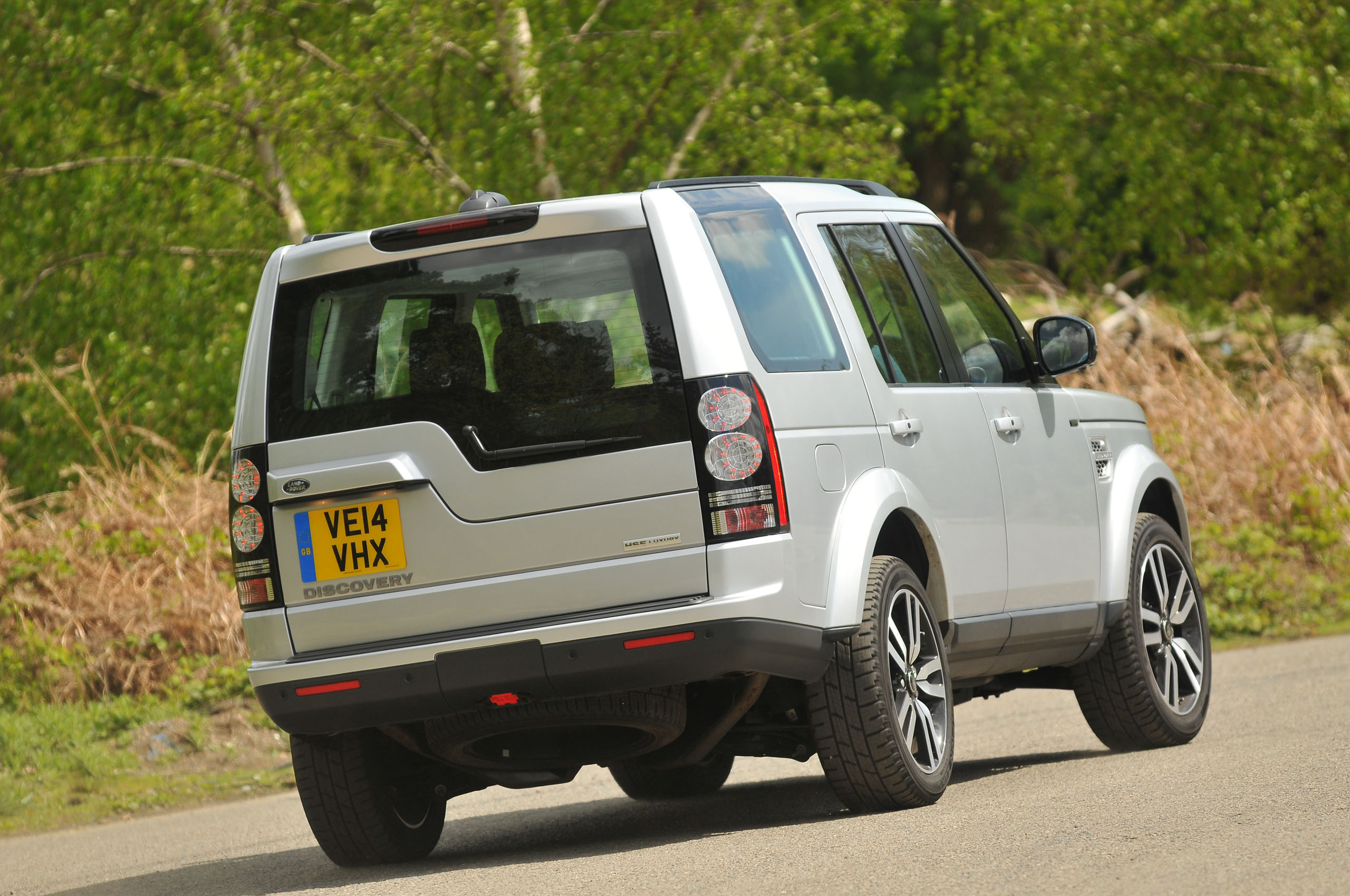 Land Rover Discovery rear cornering