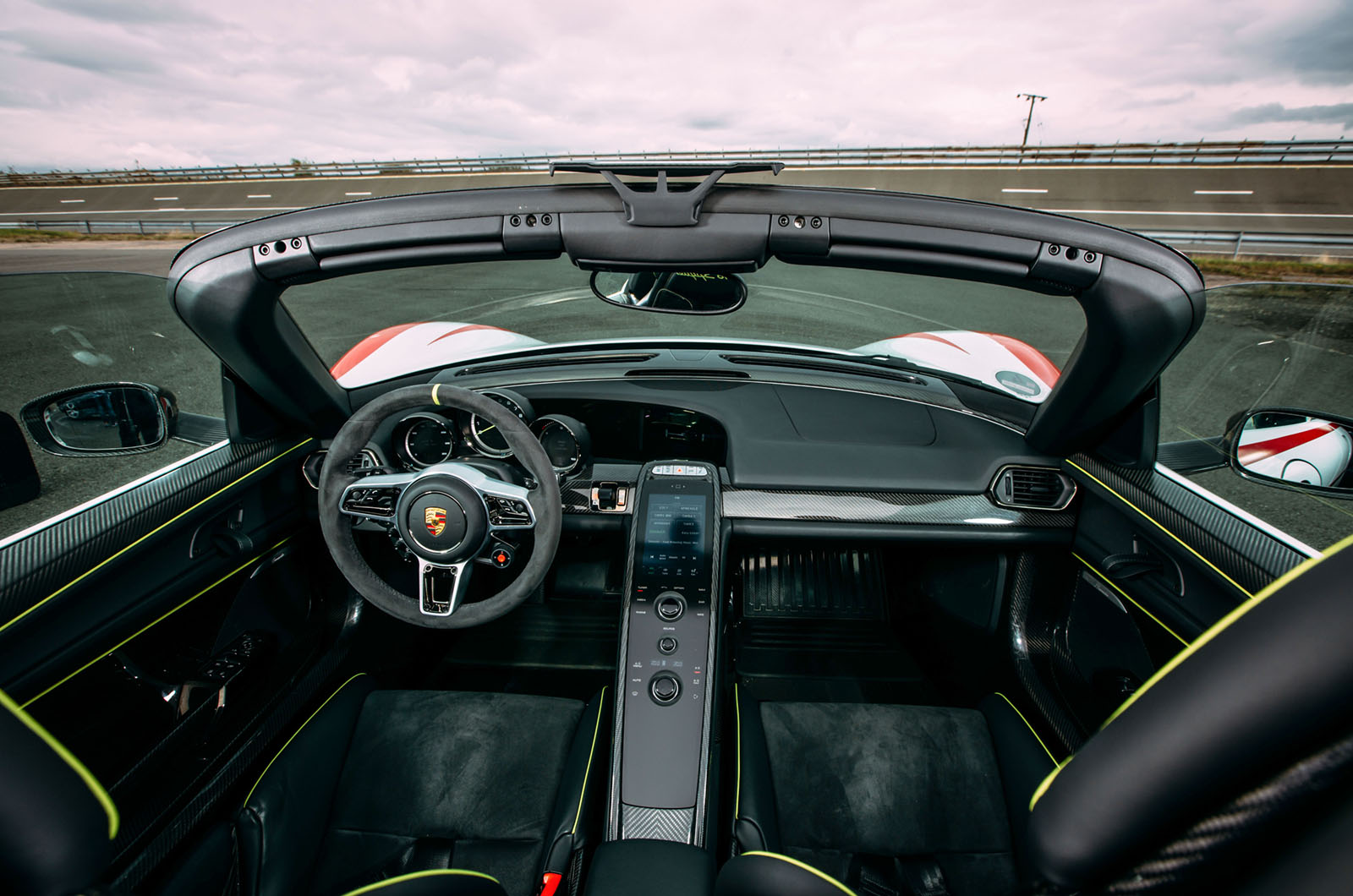 Porsche 918 Spyder dashboard