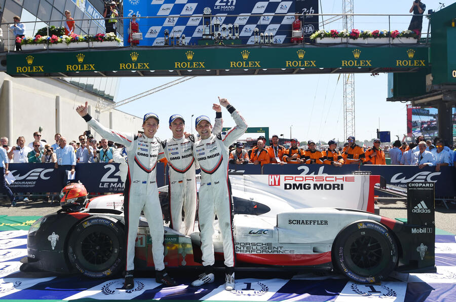 01 Porsche trio win le mans