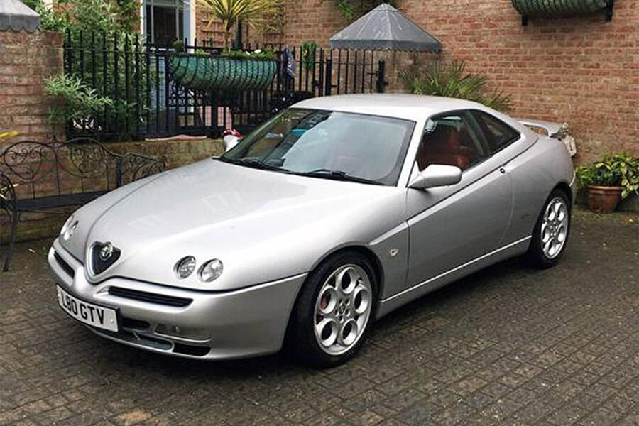 0 Alfa romeo gtv hero side