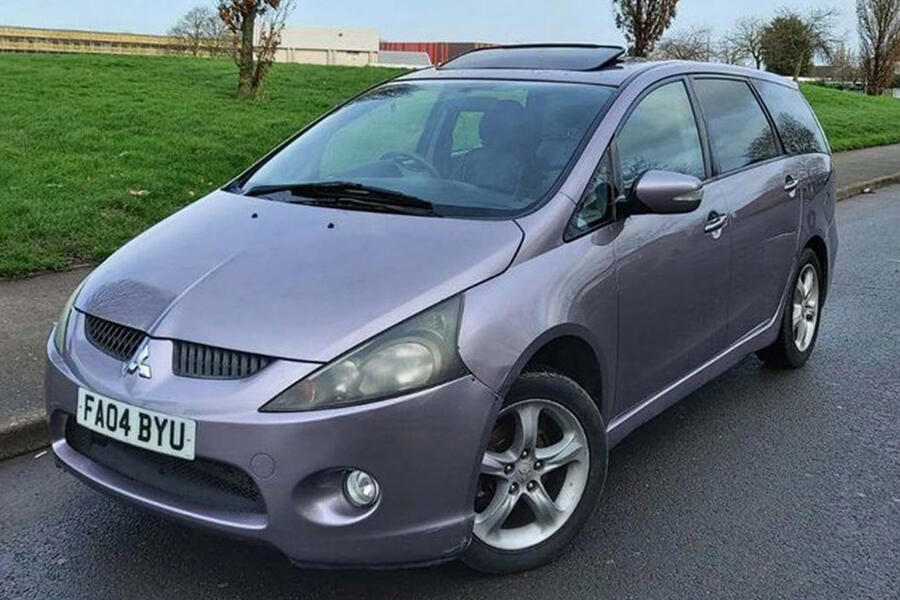 1 Mitsubishi grandis static front