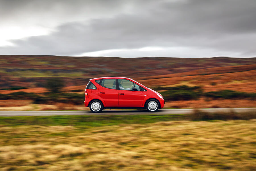 111 Mercedes a class tracking side