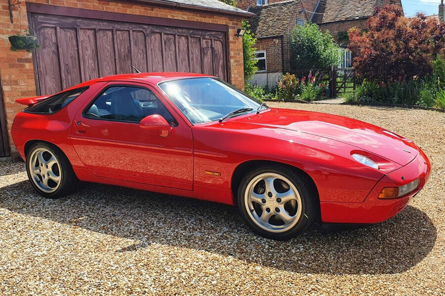 11 Porsche 928