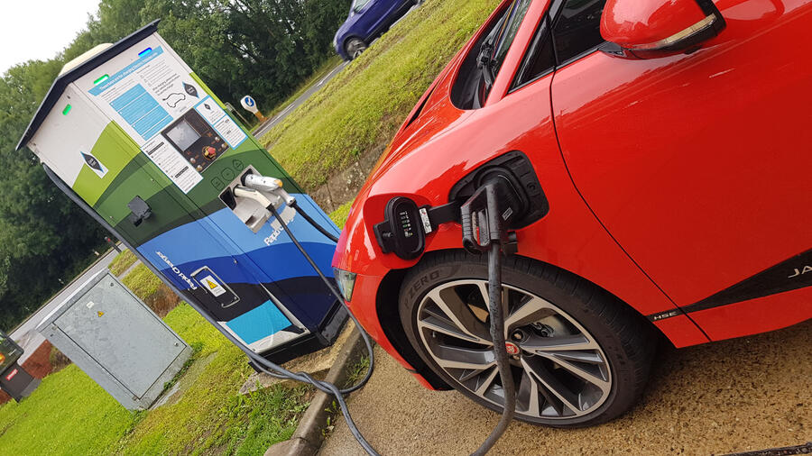 12 Jaguar i pace 2019 lt charging