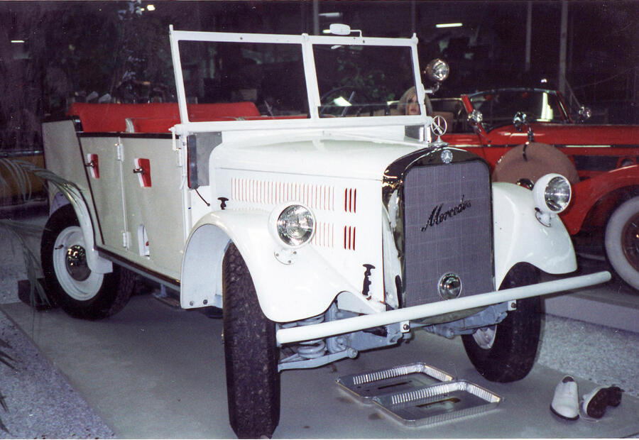 12 Mercedes gelandewagen static front