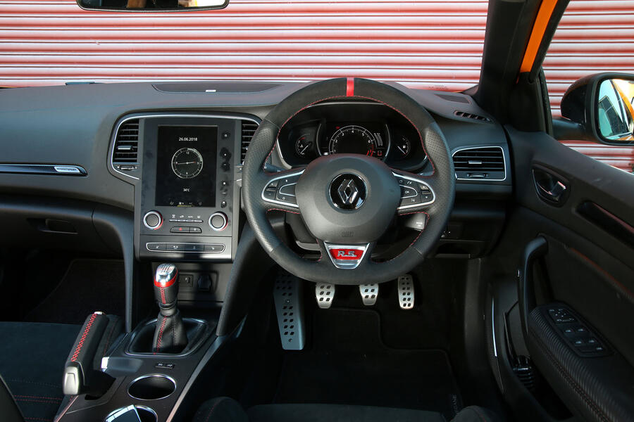 12 Renault megane rs 280 2019 cabin