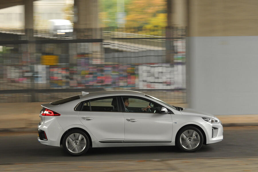 15 Hyundai ioniq hybrid hero side