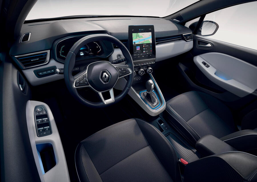 15 Renault clio hybrid interior