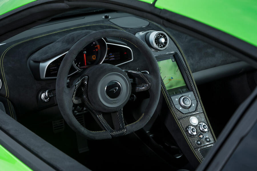 16 Mclaren 650s interior