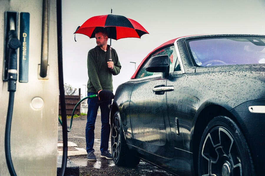 16 Rolls royce dawn 2016 refuelling