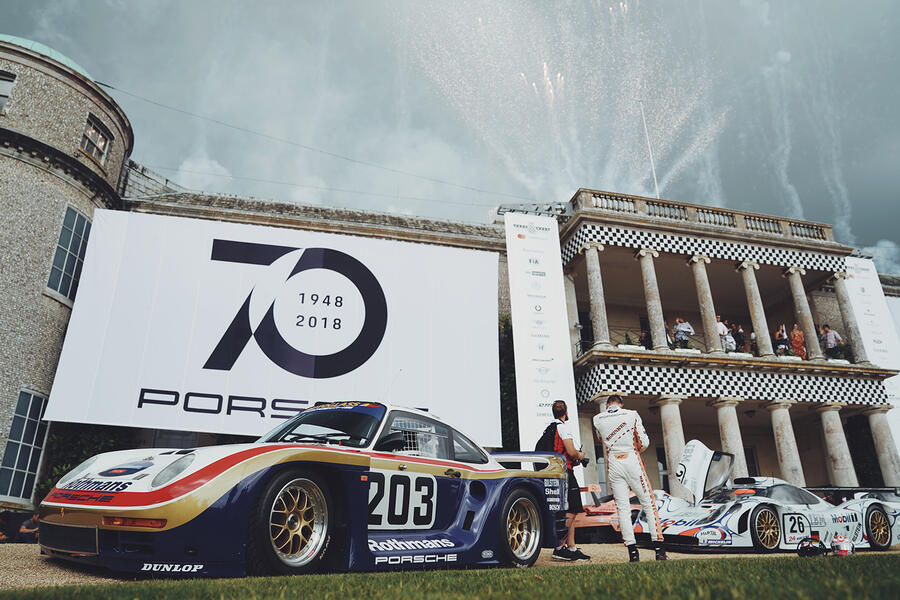 17 Porsche 2018 display