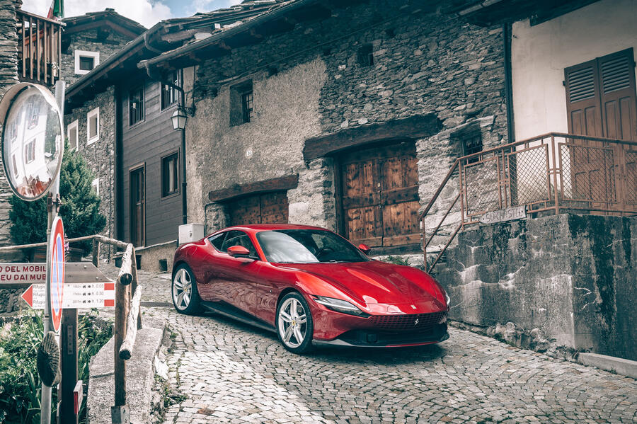 18 Ferrari roma