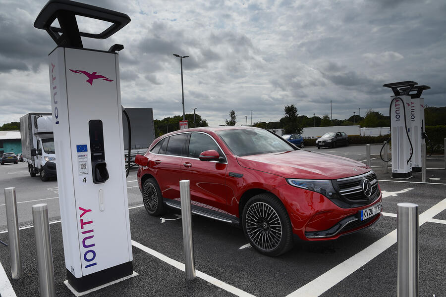 18 Mercedes eqc 2020 lt static