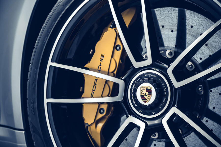181 Porsche 911 turbo s 2020 brake calipers