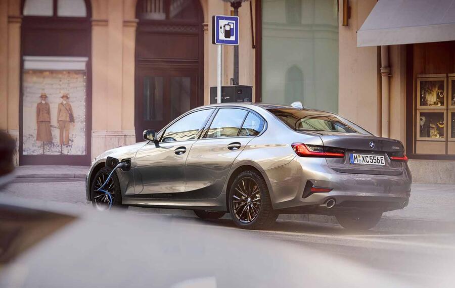 1815127 P90335993 highres