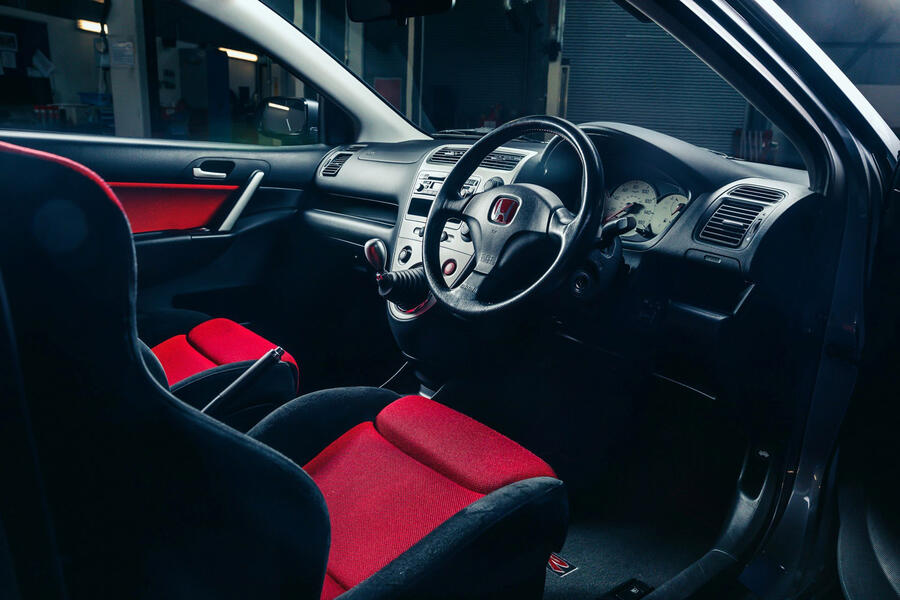 19 104304 2005 Honda civic type r