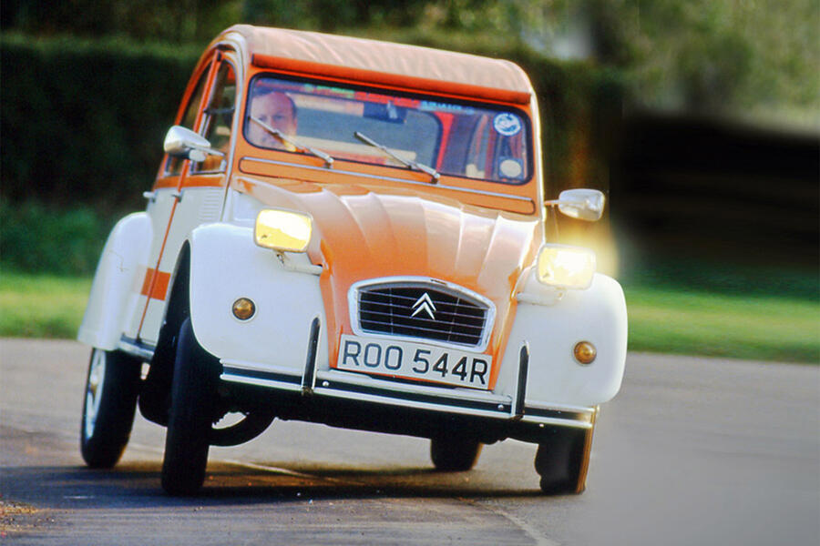 19 Citroen 2cv front