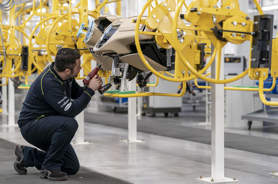 1astonmartinstathan2