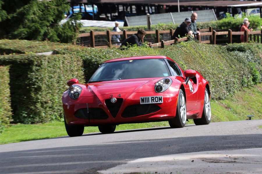 2 Alfa romeo 4c front 0