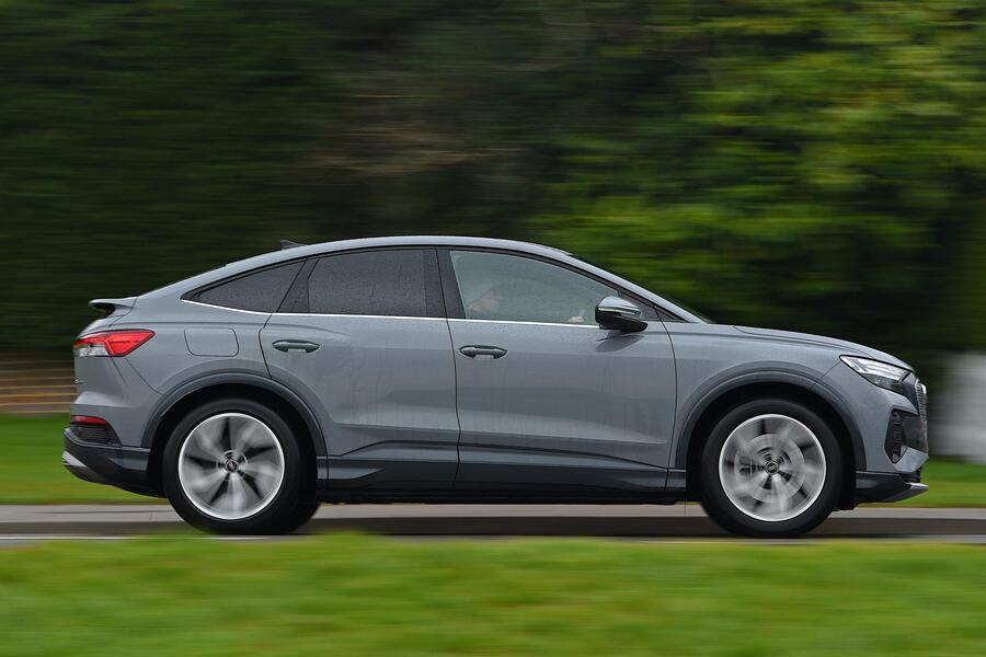2 Audi q4 etron sportback lt side pan
