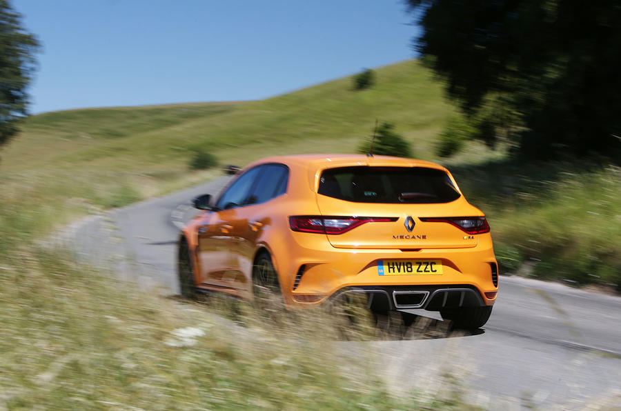 2 Renault megane rs 2018 uk fd hero rear 0