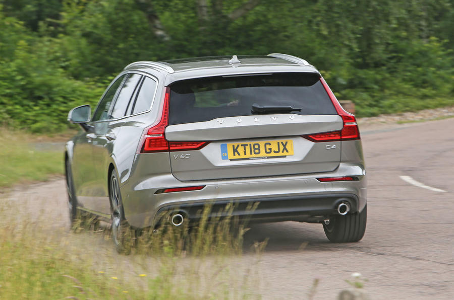2 Volvo v60 2018 rt hero rear 0