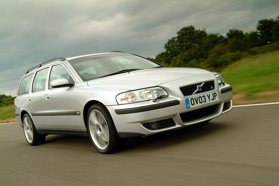 2 Volvo v70 hero front