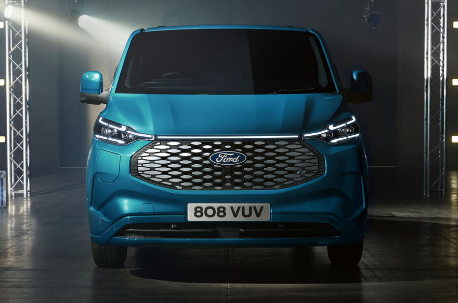 2022 Ford e transit custom 00