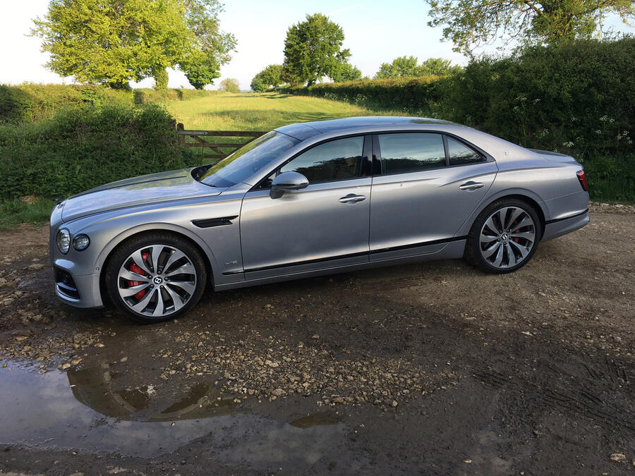 22 Bentley flying spur 1