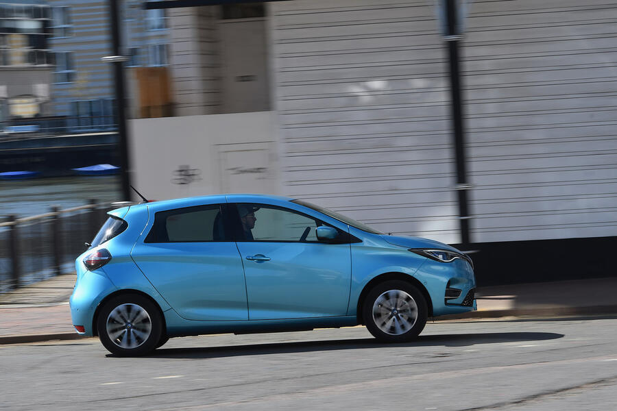 23 Renault zoe hero side