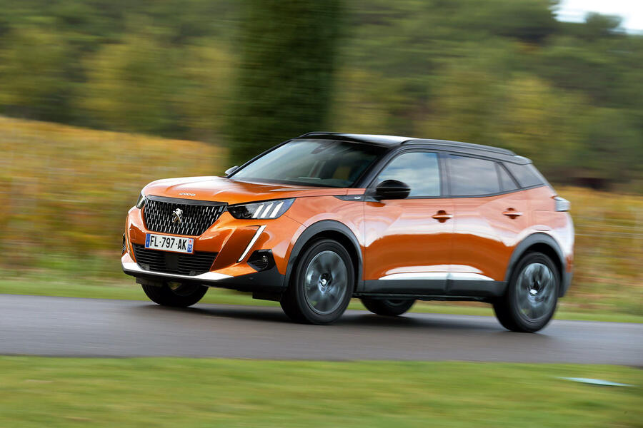 25 Peugeot  e 2008 hero side