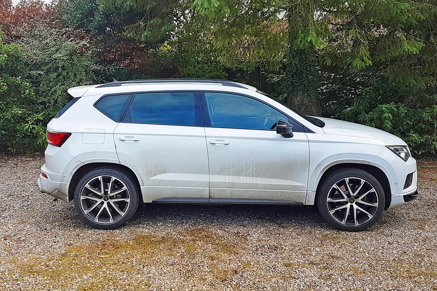 27 Cupra ateca 2019 lt parked