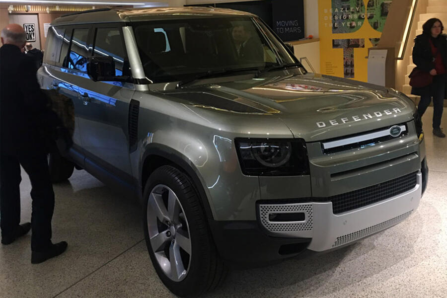 29 Land rover defender 0