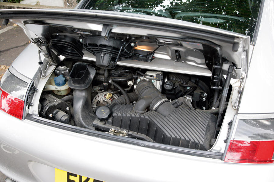 29 Porsche 911 2001 carrera engine