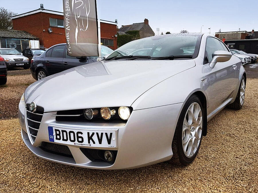 2 Alfa romeo brera hero front