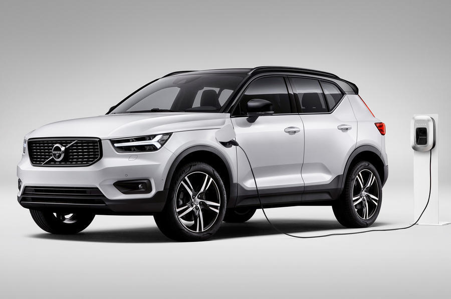 2 Volvo xc40 plug in hybrid stationary front